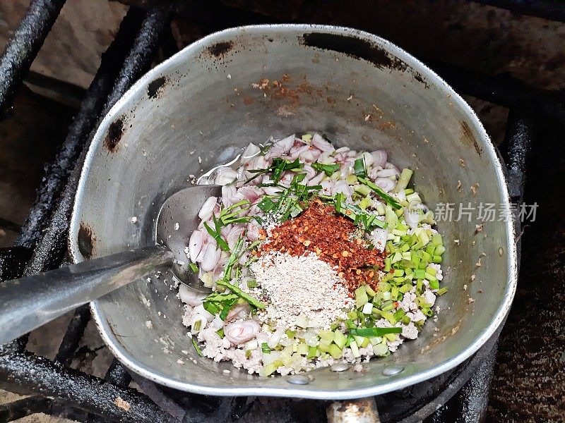 烹饪泰国食物-辣猪肉沙拉(Larb Moo)